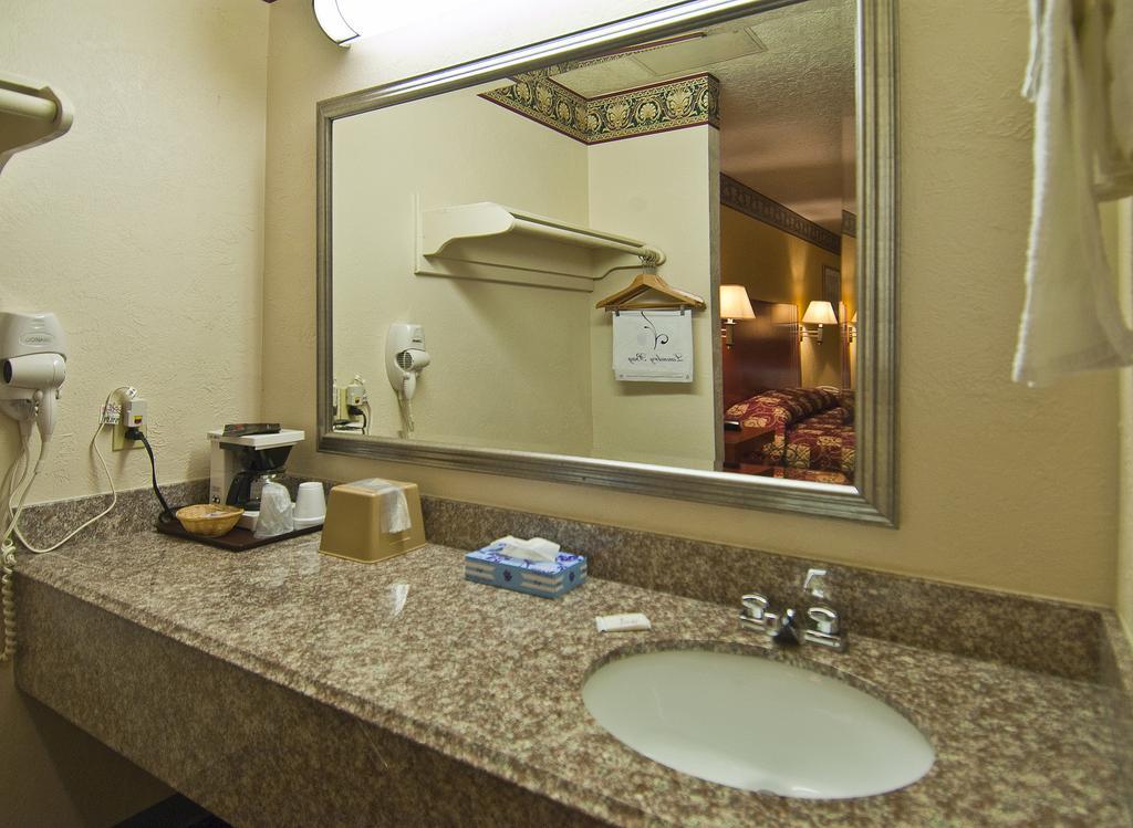 Winnie Inn And Suites חדר תמונה